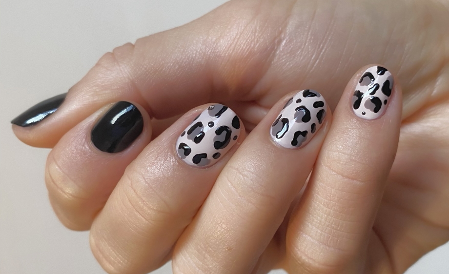 Grey leopard nails  Leopard print nails, Trendy nails, Animal print nails  art